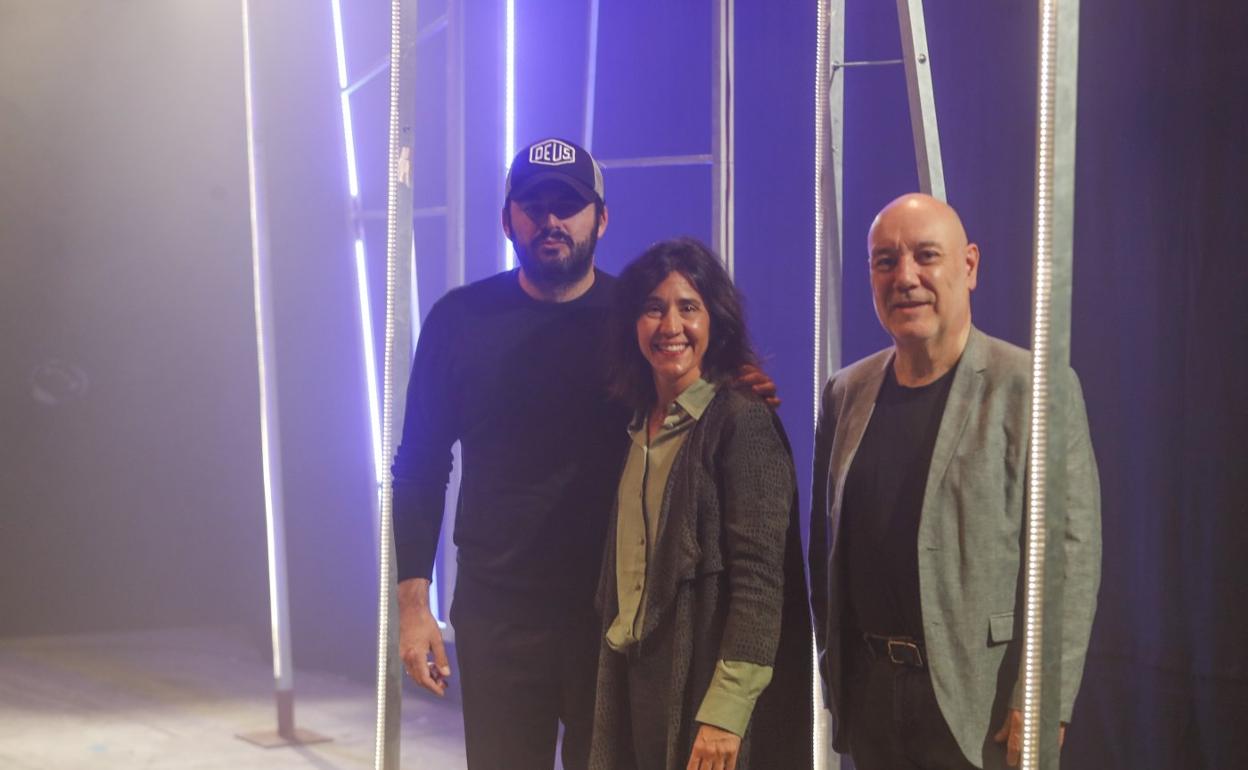 Emiliano Suárez, director escénico; Macarena Bergareche, productora, y el músico Miquel Ortega.