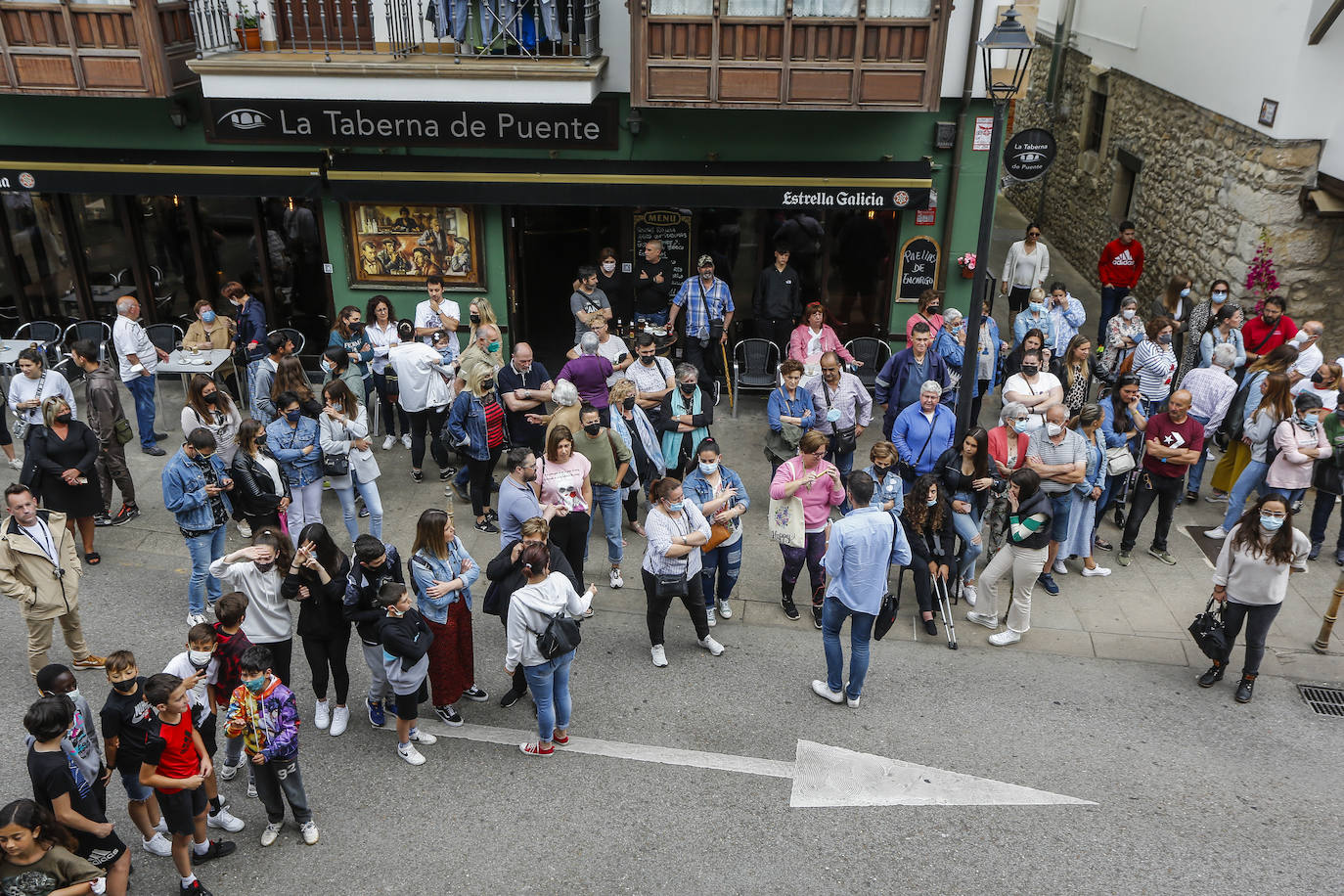 Fotos: Concentración en apoyo al joven agredido en Puente San Miguel