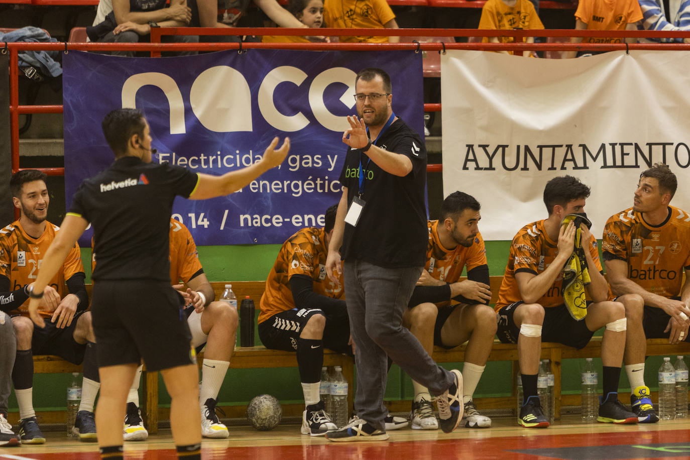 Fotos: La derrota ante Granollers no empaña la fiesta al Bathco