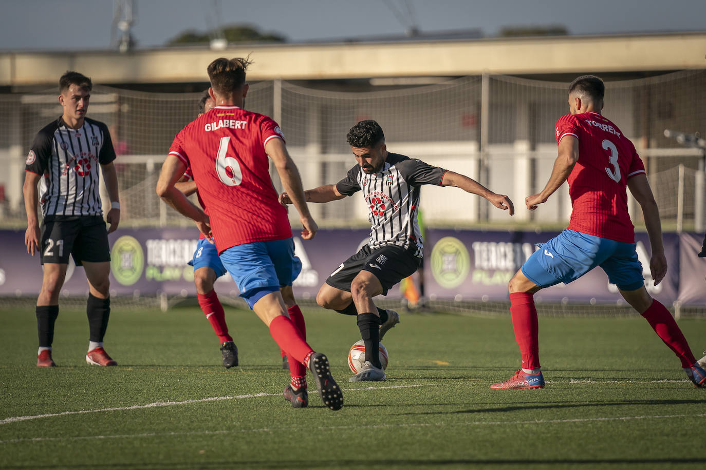 Fotos: El Escobedo dice adiós al sueño del ascenso a Segunda RFEF