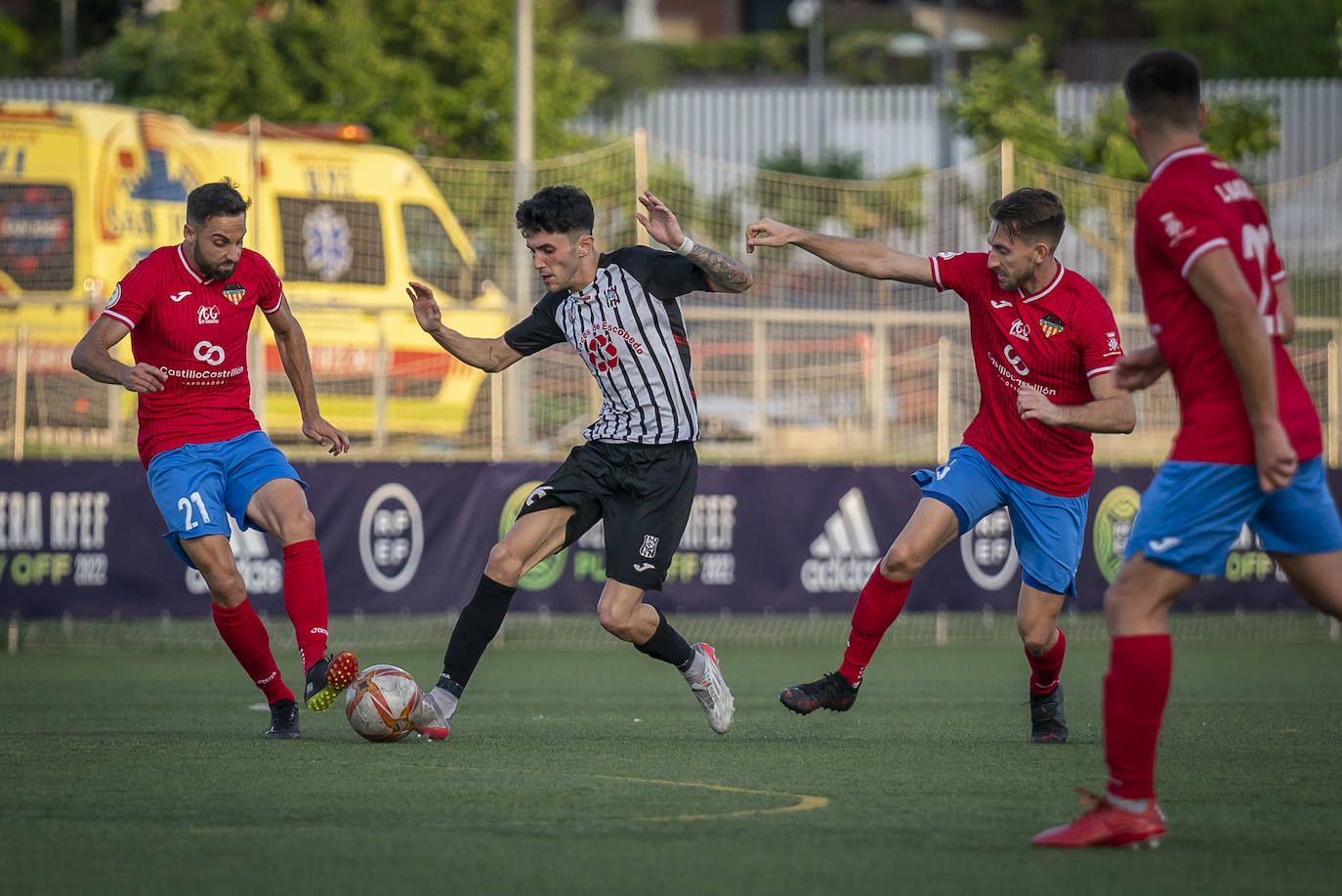 Fotos: El Escobedo dice adiós al sueño del ascenso a Segunda RFEF