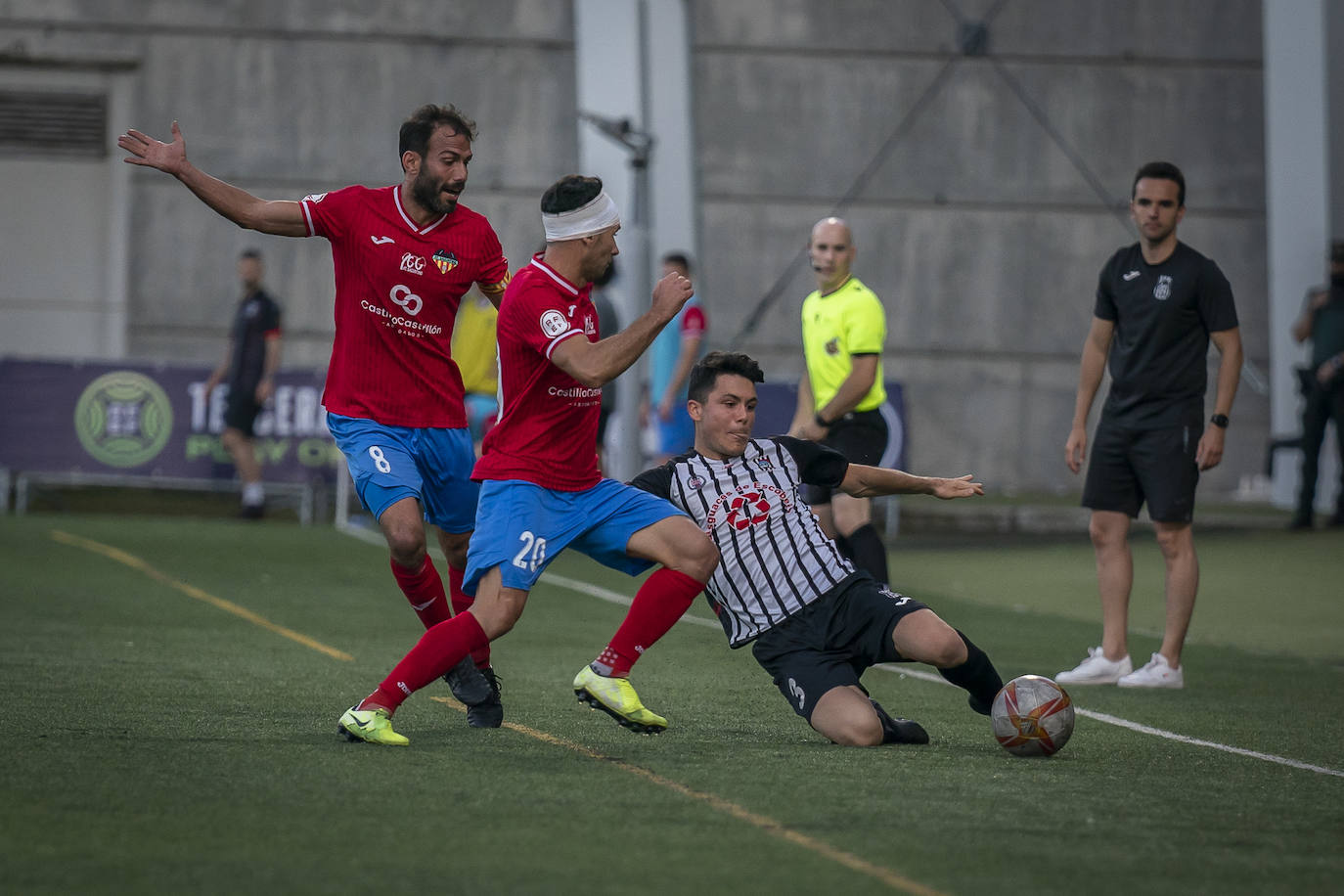 Fotos: El Escobedo dice adiós al sueño del ascenso a Segunda RFEF