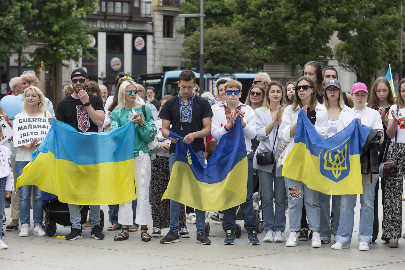 Así ha sido la marcha por Ucrania este domingo en Santander