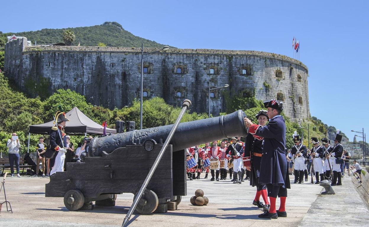 Preparación del disparo de cañón en la conmemoración del año 2019.