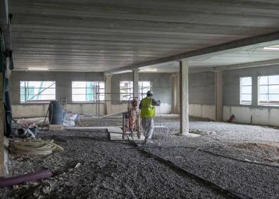 Imagen secundaria 1 - Reanudación de las obras de ampliación del centro hospitalario cántabro en 2021.