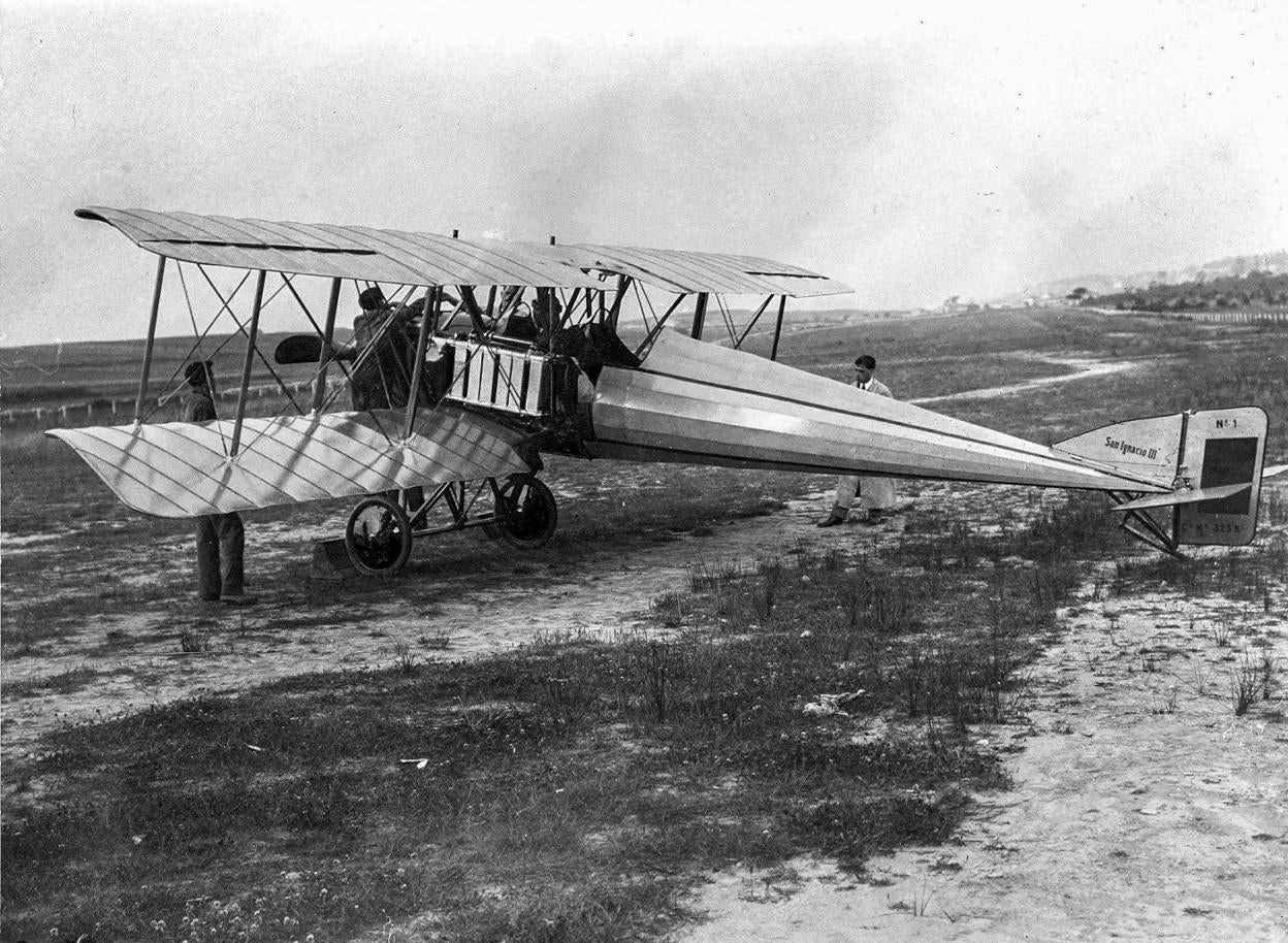 Primer avión de Juan Pombo. 