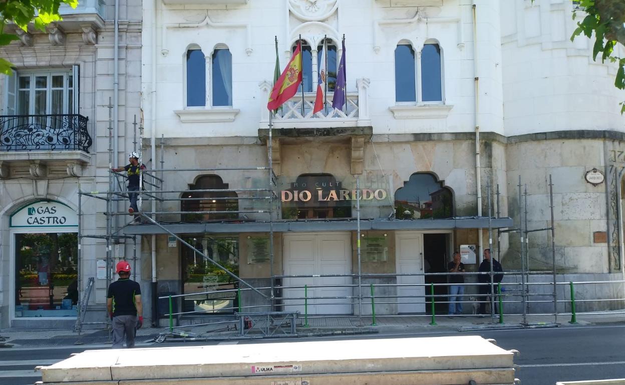 Trabajos de rehabilitación de los miradores del Centro Cultural Eladio Laredo 