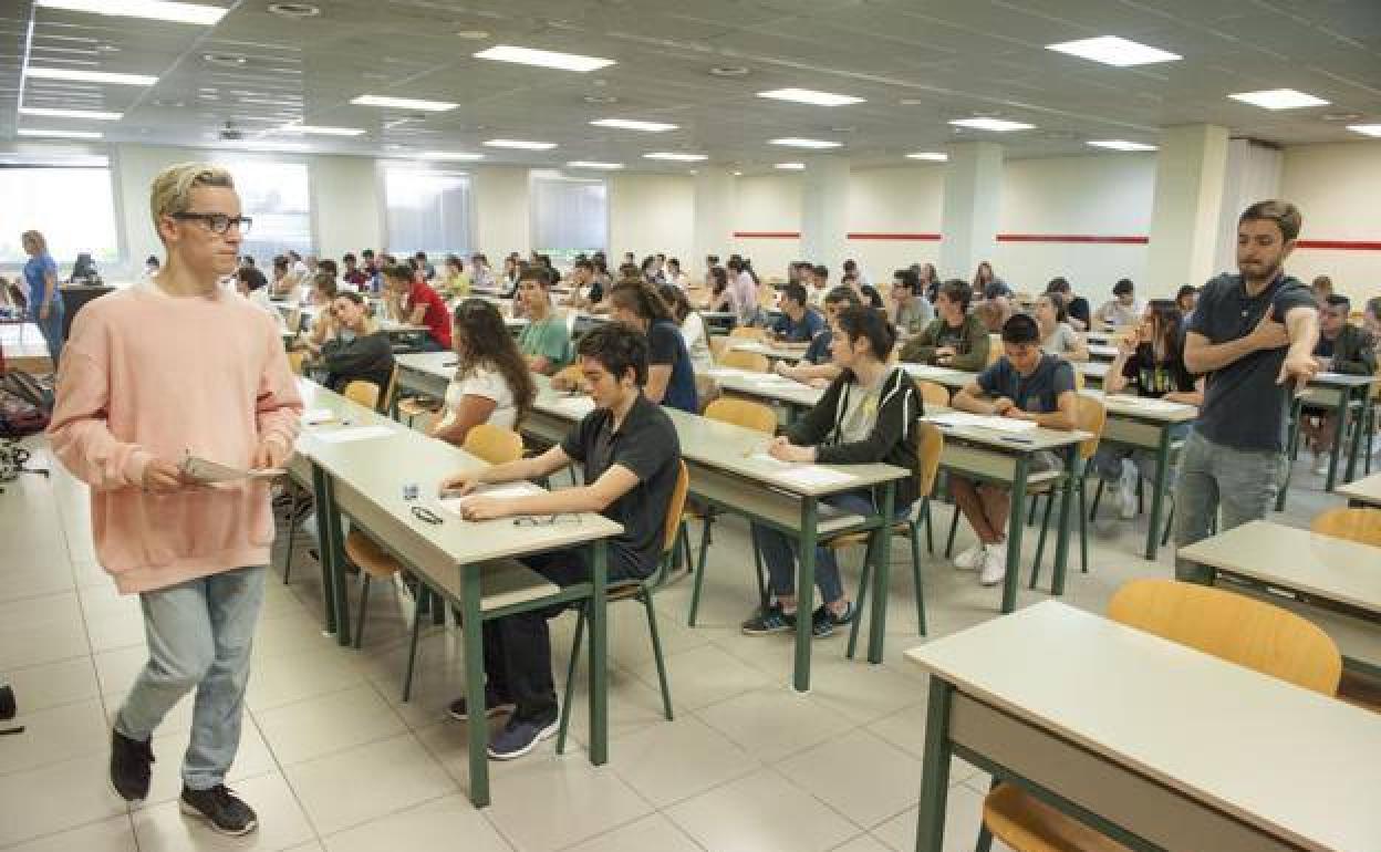 Imagen de una de las pruebas de acceso, en la Facultad de Derecho, en 2019. 