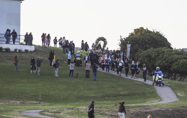 La procesión de las velas partió a las 21.00 horas de la ermita de la Virgen del Mar.