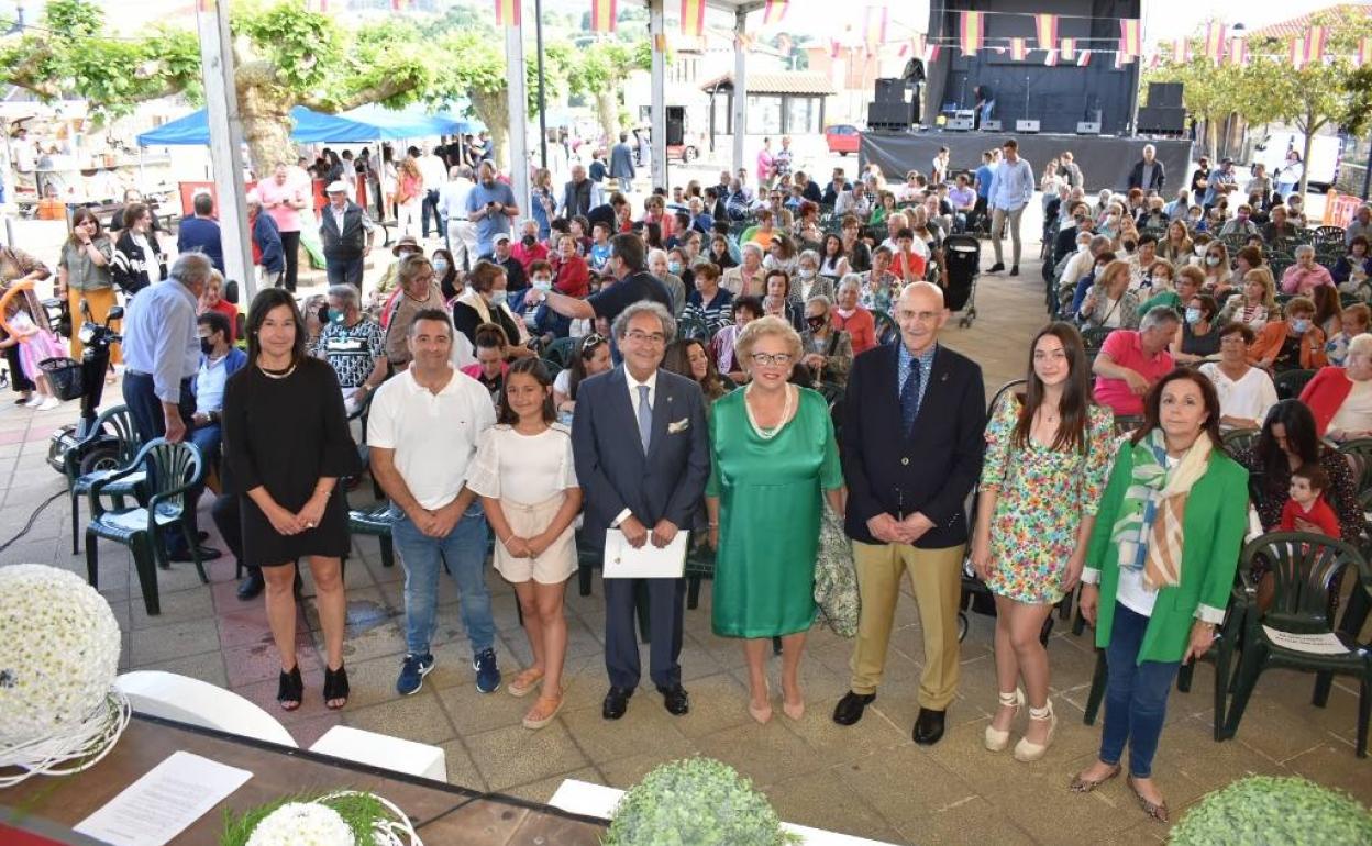 Pregonero, reinas y autoridades en el arranque de las fiestas patronales de San Felices.