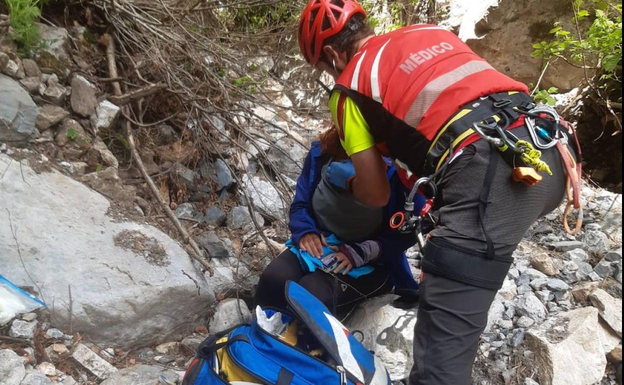 Rescate en Picos de una montañera valenciana con traumatismo craneoencefálico