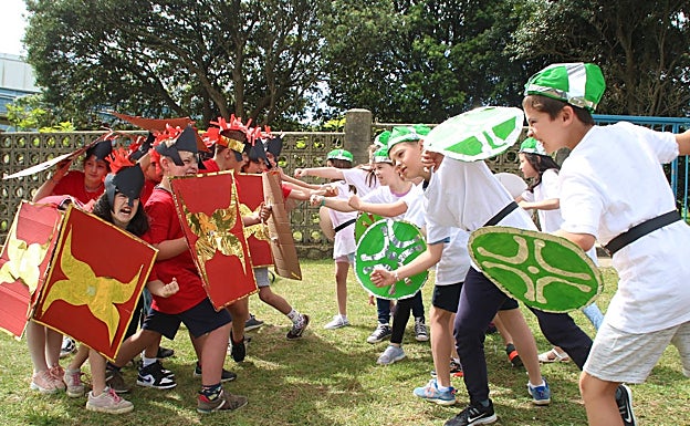 Imagen principal - La vuelta a la historia en 80 pasos por el colegio de Latas