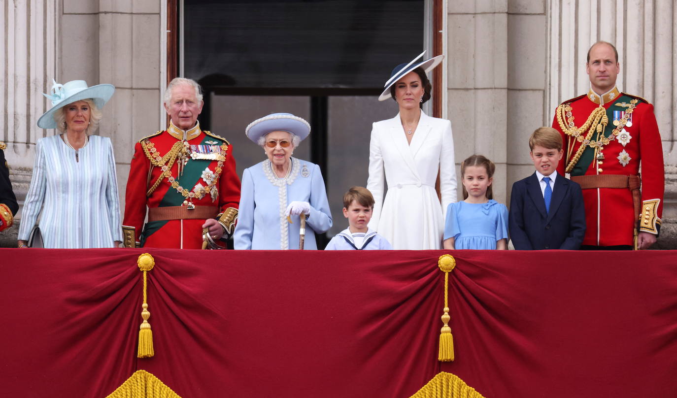 2 de junio | La familia real, en uno de los momentos solemnes del jubileo.