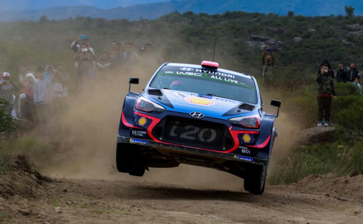 El piloto cántabro Dani Sordi durante un rally.