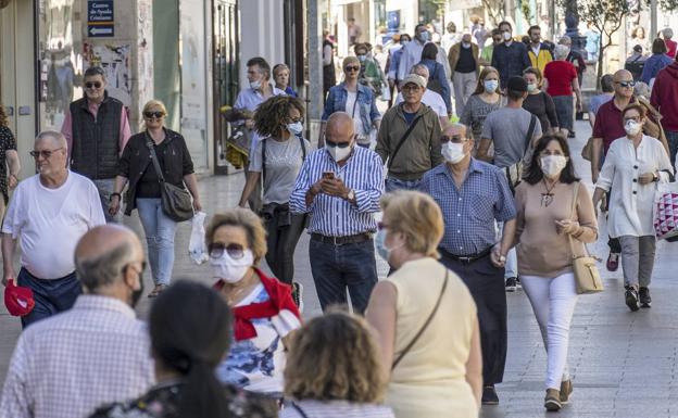 El envejecimiento progresivo de la población cántabra descompensa la balanza de ingresos y prestaciones públicas.