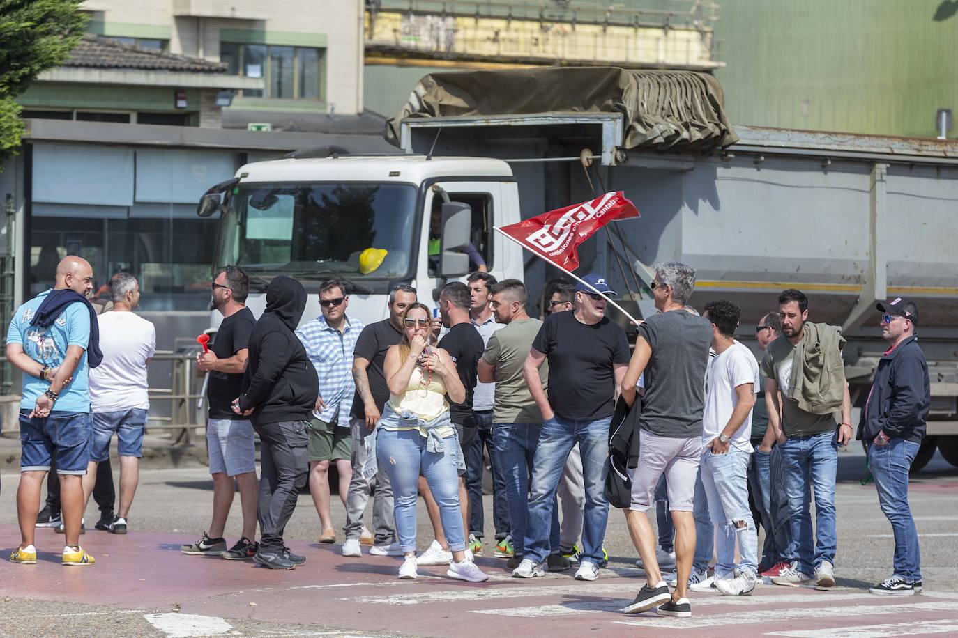 Los trabajadores del metal durante la segunda jornada de la huelga.