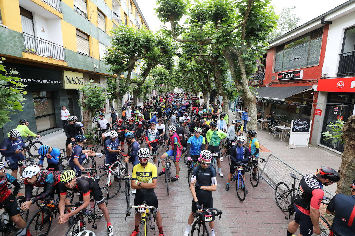 Este sábado se ha celebrado el segundo capítulo de Los 10.000 del Soplao con la prueba de carretera, que ha reunido a 750 participantes en la salida de la Avenida de Cantabria de Cabezón de la Sal a primera hora de la mañana.