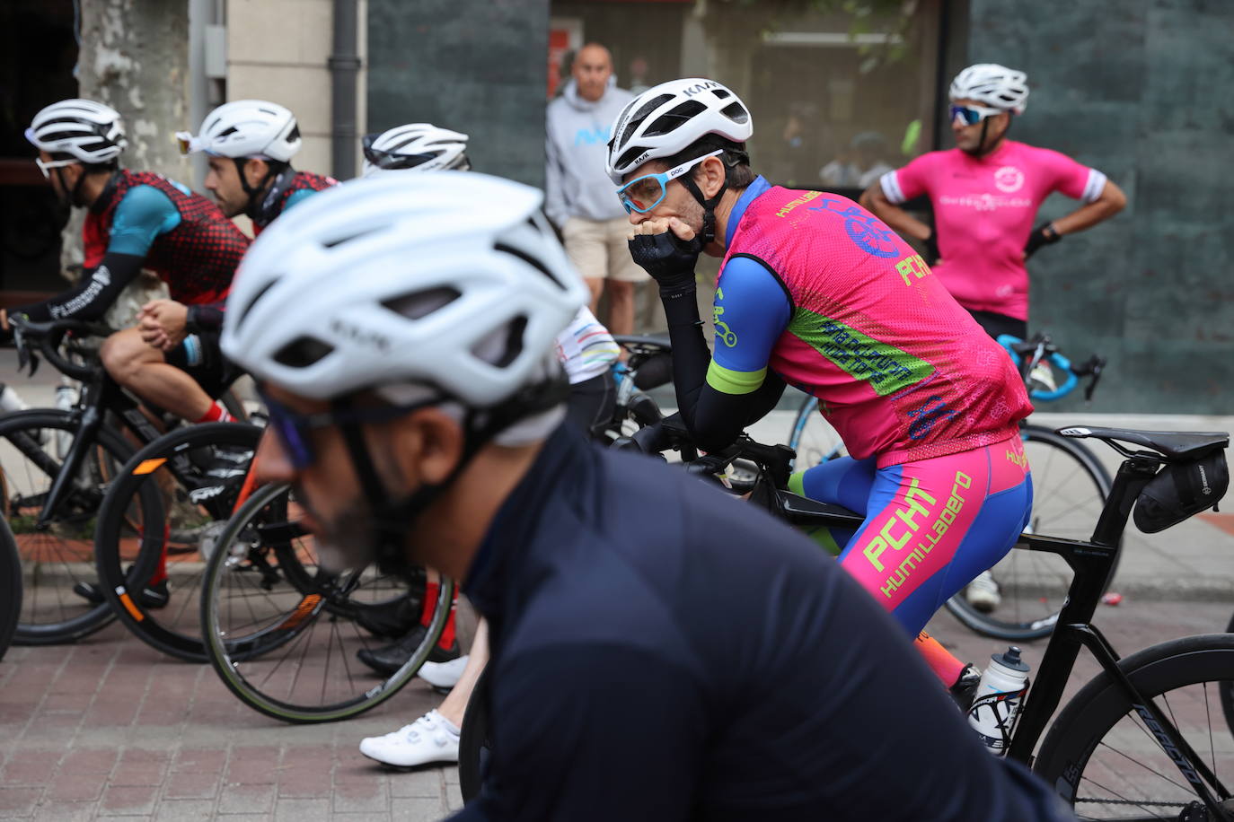 Este sábado se ha celebrado el segundo capítulo de Los 10.000 del Soplao con la prueba de carretera, que ha reunido a 750 participantes en la salida de la Avenida de Cantabria de Cabezón de la Sal a primera hora de la mañana.