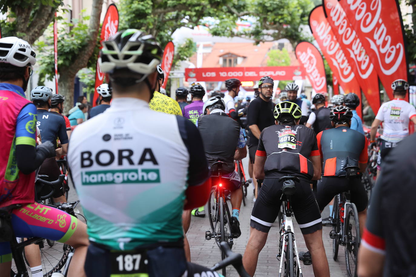 Este sábado se ha celebrado el segundo capítulo de Los 10.000 del Soplao con la prueba de carretera, que ha reunido a 750 participantes en la salida de la Avenida de Cantabria de Cabezón de la Sal a primera hora de la mañana.