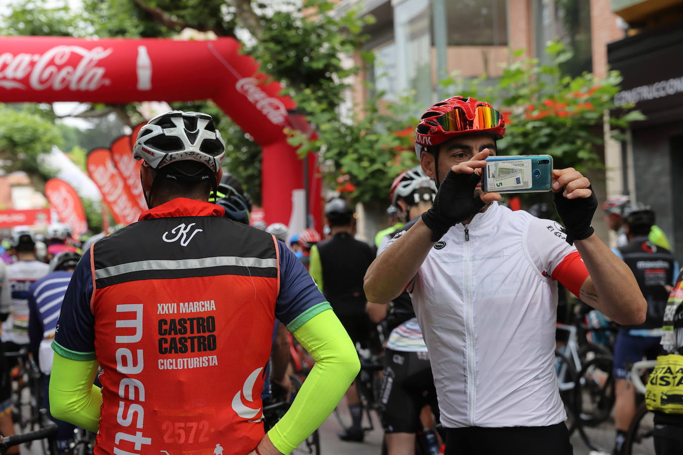 Este sábado se ha celebrado el segundo capítulo de Los 10.000 del Soplao con la prueba de carretera, que ha reunido a 750 participantes en la salida de la Avenida de Cantabria de Cabezón de la Sal a primera hora de la mañana.