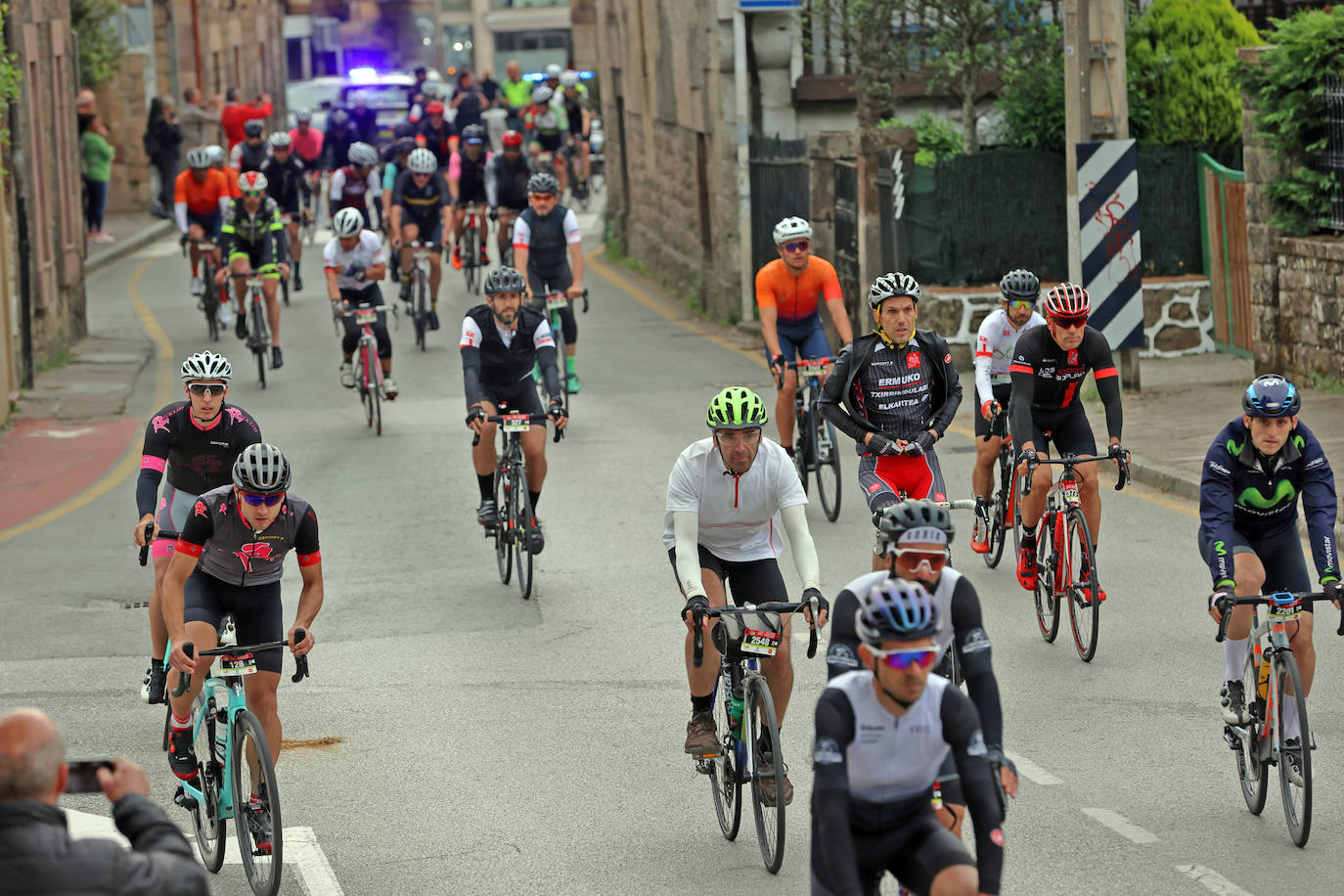 Este sábado se ha celebrado el segundo capítulo de Los 10.000 del Soplao con la prueba de carretera, que ha reunido a 750 participantes en la salida de la Avenida de Cantabria de Cabezón de la Sal a primera hora de la mañana.