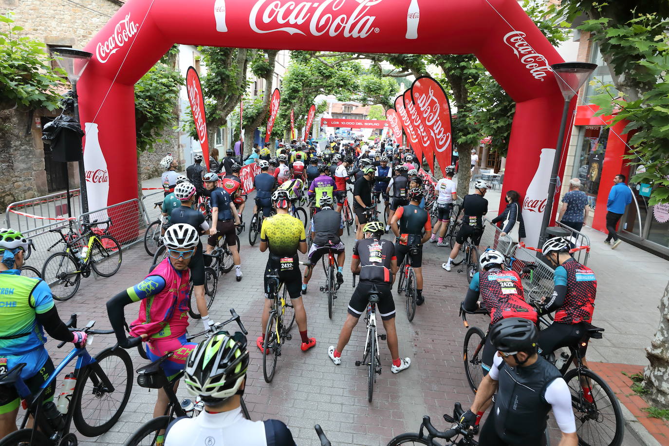 Este sábado se ha celebrado el segundo capítulo de Los 10.000 del Soplao con la prueba de carretera, que ha reunido a 750 participantes en la salida de la Avenida de Cantabria de Cabezón de la Sal a primera hora de la mañana.