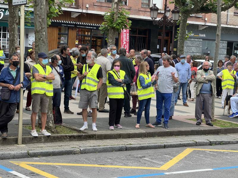 Fotos: Concentración de pensionistas en Torrelavega