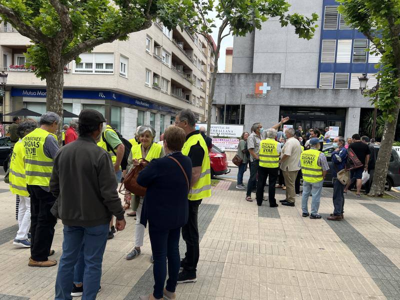 Fotos: Concentración de pensionistas en Torrelavega