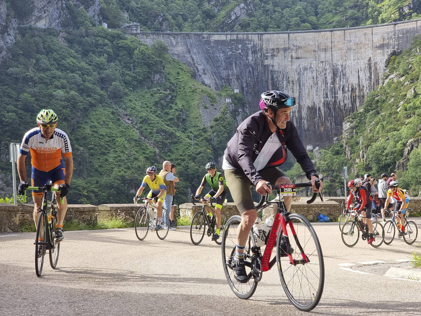 Este sábado se ha celebrado el segundo capítulo de Los 10.000 del Soplao con la prueba de carretera, que ha reunido a 750 participantes en la salida de la Avenida de Cantabria de Cabezón de la Sal a primera hora de la mañana.