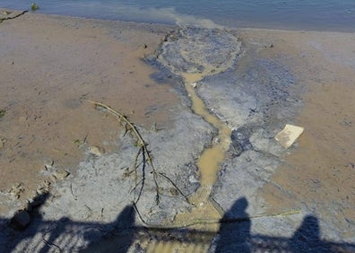 Imagen secundaria 1 - La Plataforma en defensa del Saneamiento del Río Asón documenta 20 puntos de vertidos sin tratar