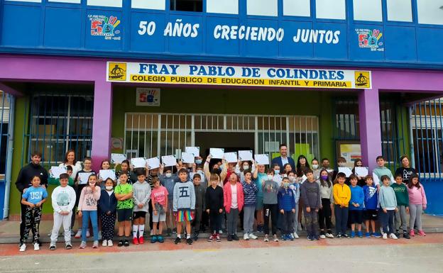 Imagen principal - Colindres entrega sus diplomas TEI contra el acoso escolar