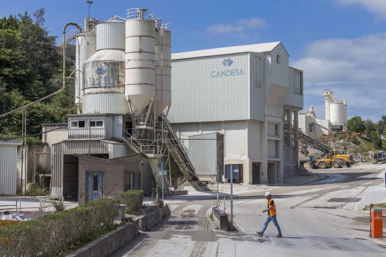 Instalaciones de Candesa, ayer en la localidad de Herrera de Camargo.