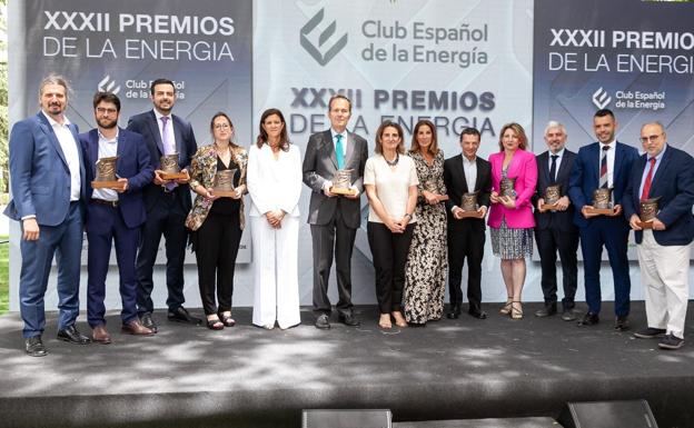 Foto de familia con la ministra de Transición Ecológica, Teresa Ribera.