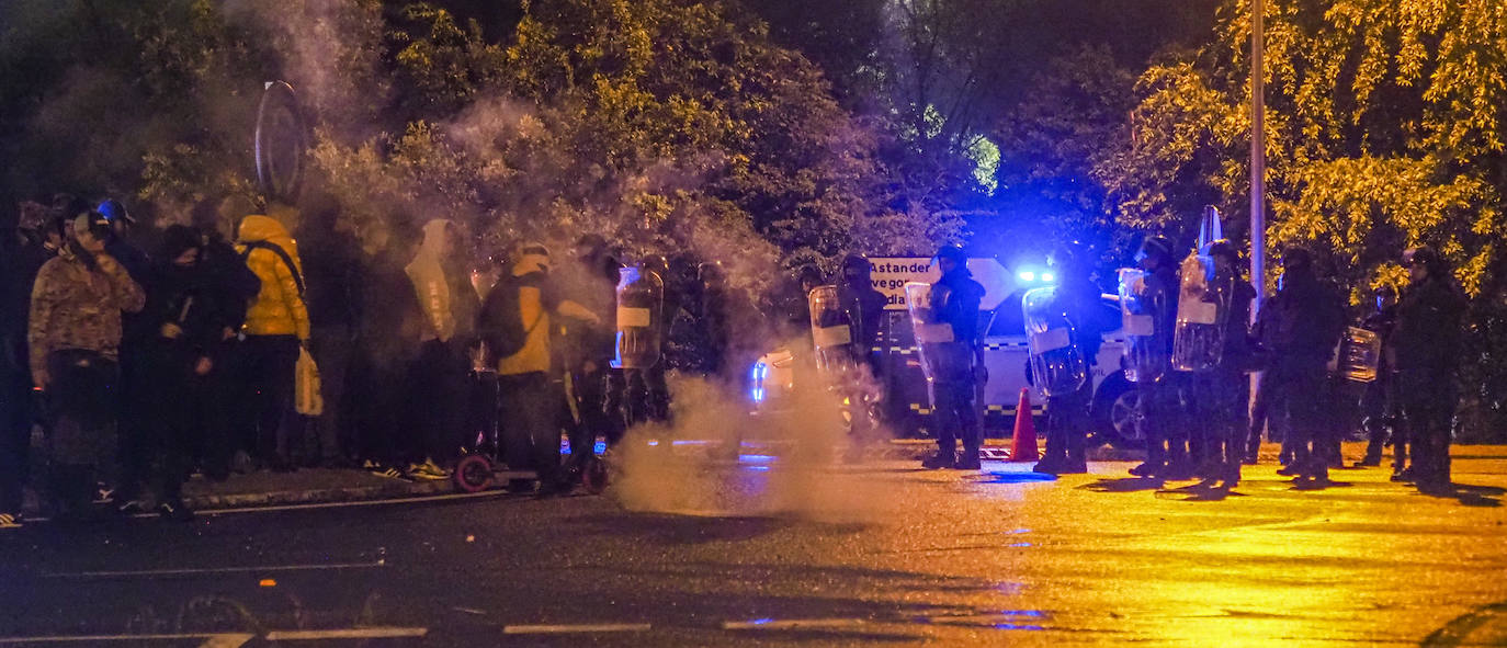 Cordón de los antidisturbios a la entrada de Astander