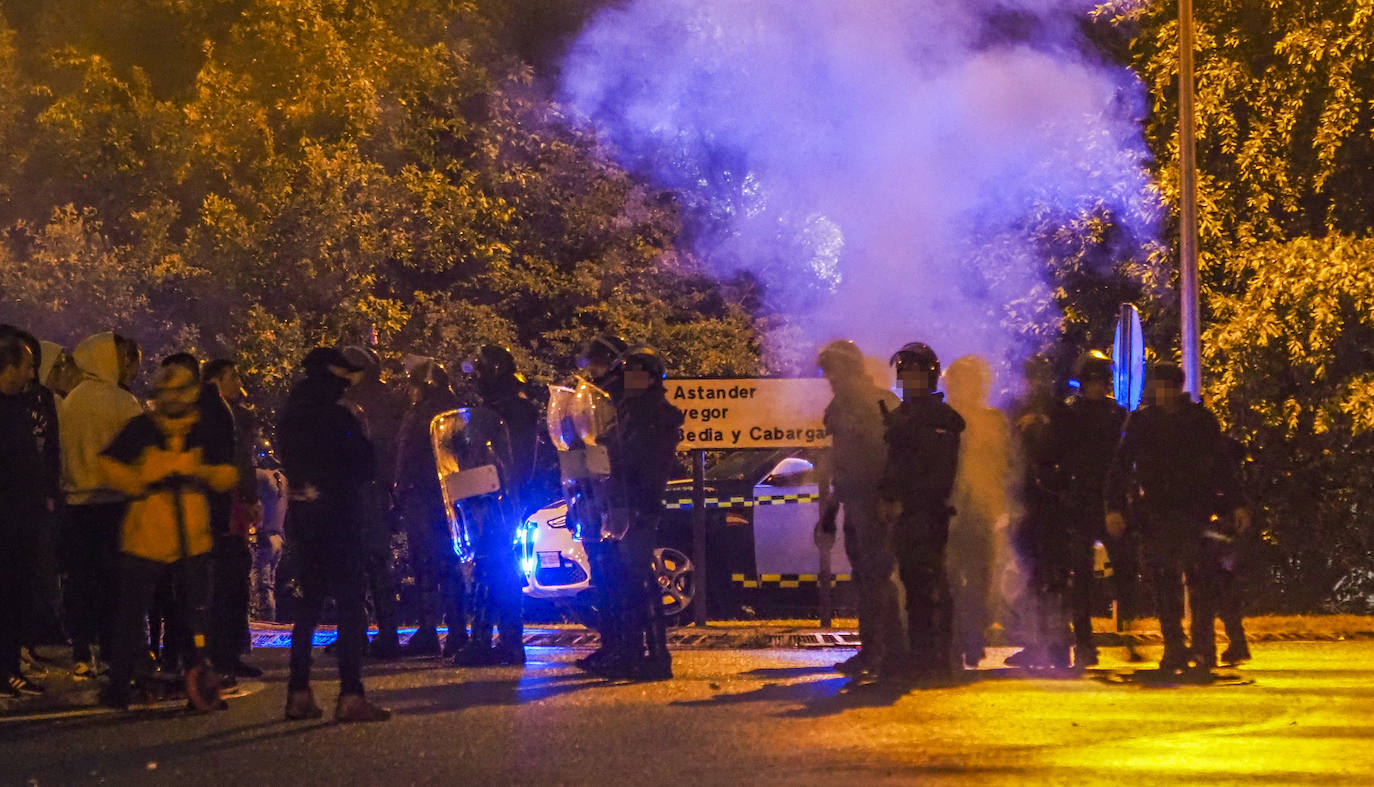 Fotos: La octava jornada de huelga del metal comienza con cargas policiales