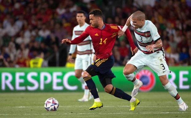 Raúl de Tomás, baja con la selección por una infección respiratoria