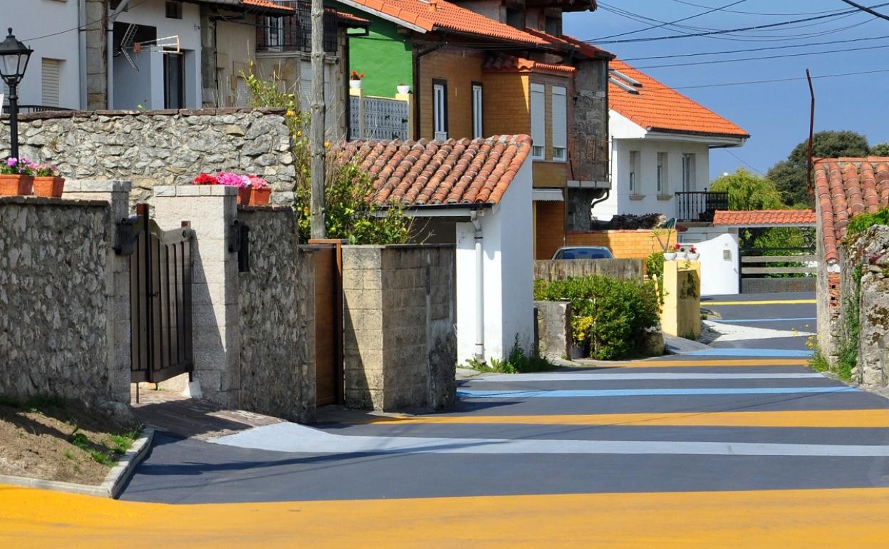 La Avenida San Juan, también conocida como el barrio antiguo de San Juan de la Canal, ha sido objeto de una reordenación que incluye un cambio de imagen más visual.