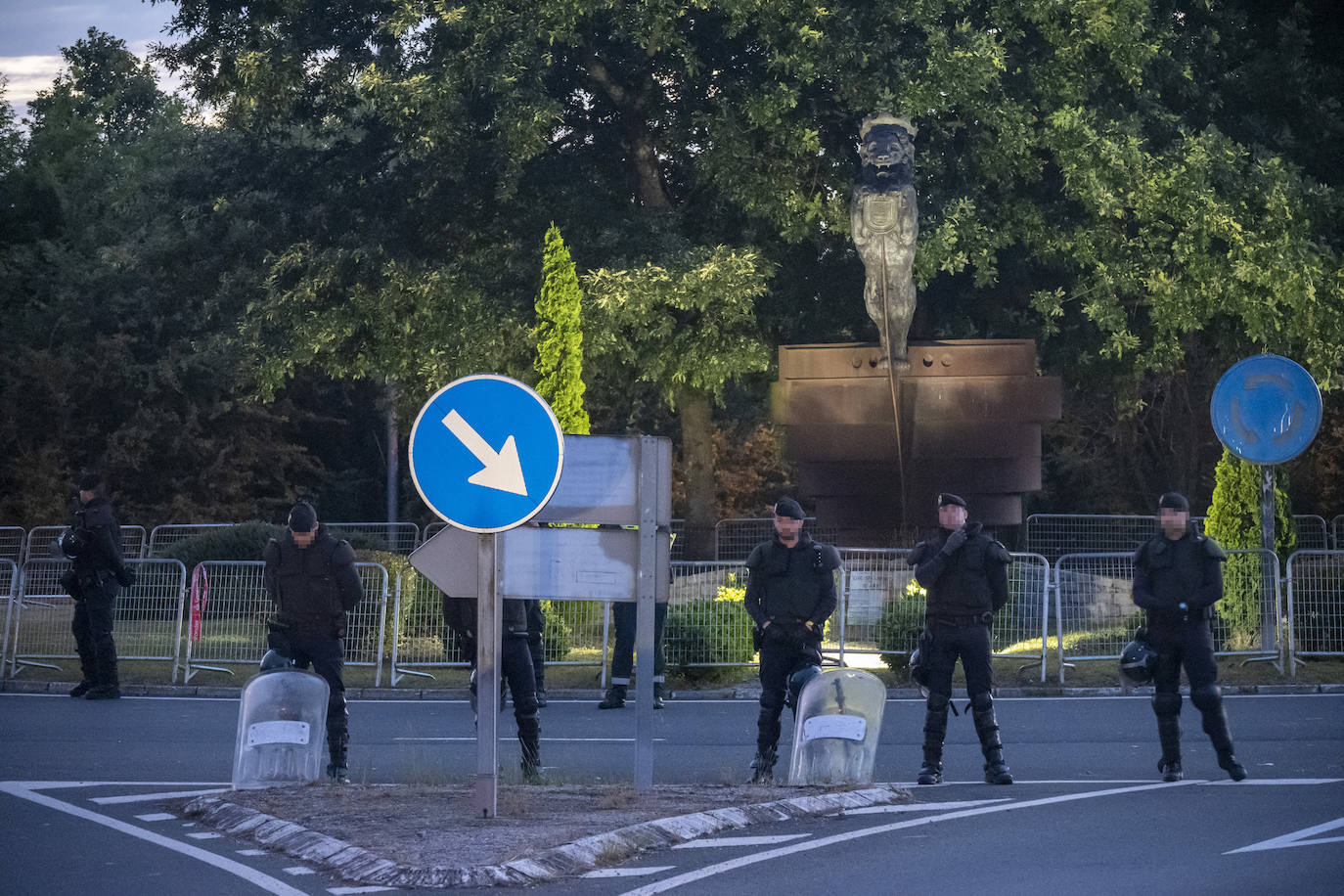 Cordón Policial a la entrada de Astander 