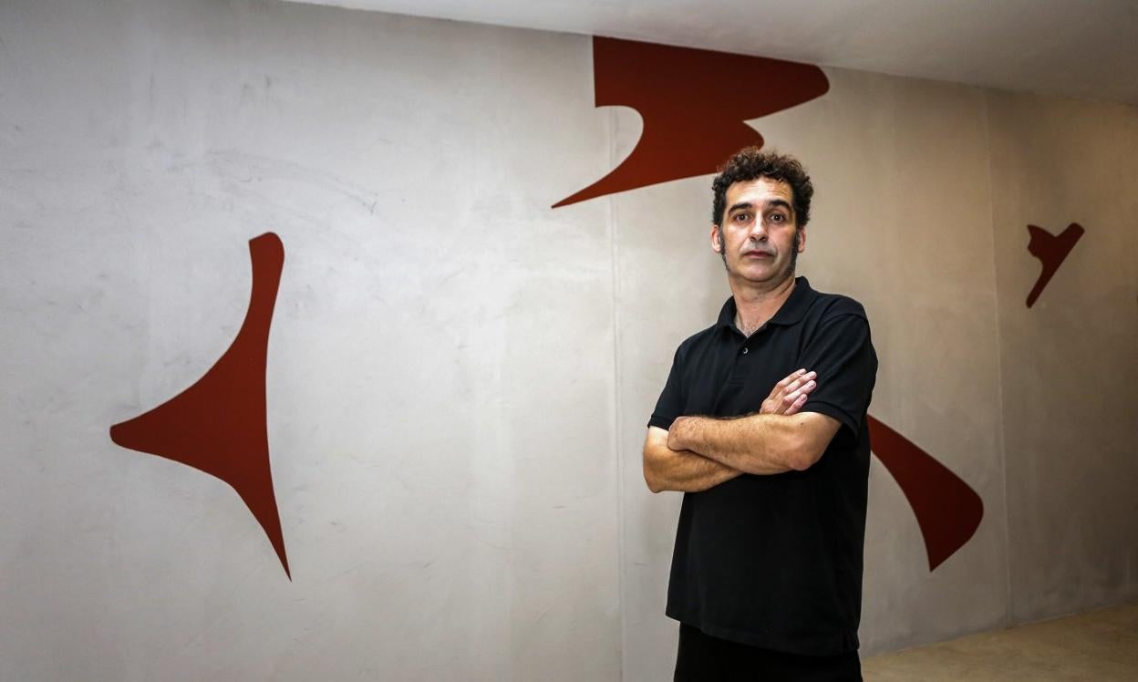 Juan López explora los signos y trazos de Altamira como origen de la comunicación