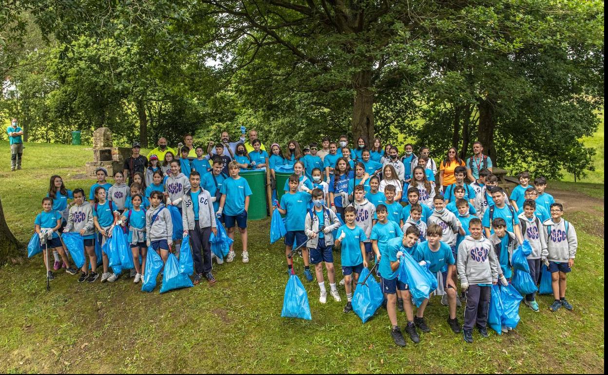 Los alumnos de sexto de Primaria de los Sagrados Corazones tras la actividad.