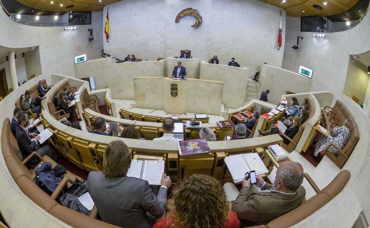 El Pleno del Parlamento da luz verde a la Ley del Juego de Cantabria