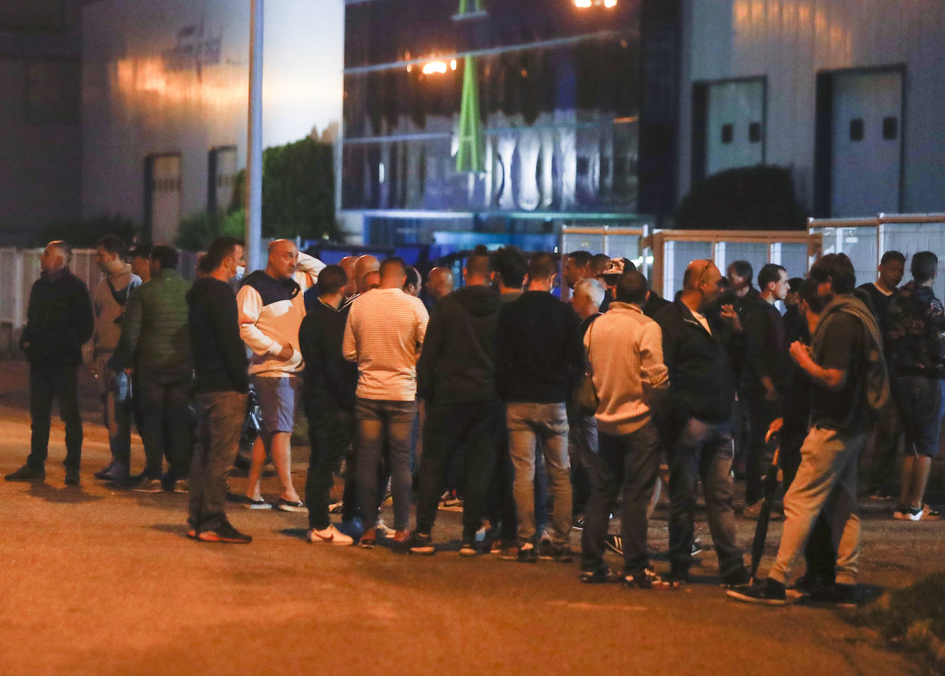 Los huelguistas se han concentrado a primera hora de este lunes en Jacinto Herrero, en el Polígono de Guarnizo.