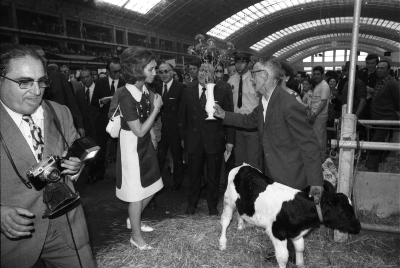 La princesa Sofía en la inauguración del Mercado Nacional de Ganados de Torrelavega, en 1973