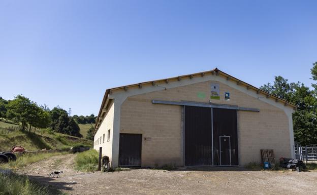 La ganadería está situada en San Martín de Hoyos, en la comarca de Campoo. 