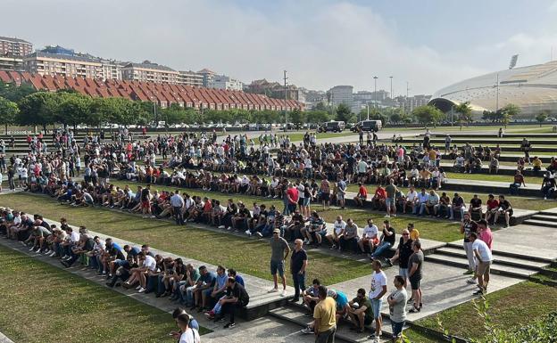 La asamblea se ha convertido en multitudinaria con una gran asistencia de los trabajadores del sector en Cantabria.