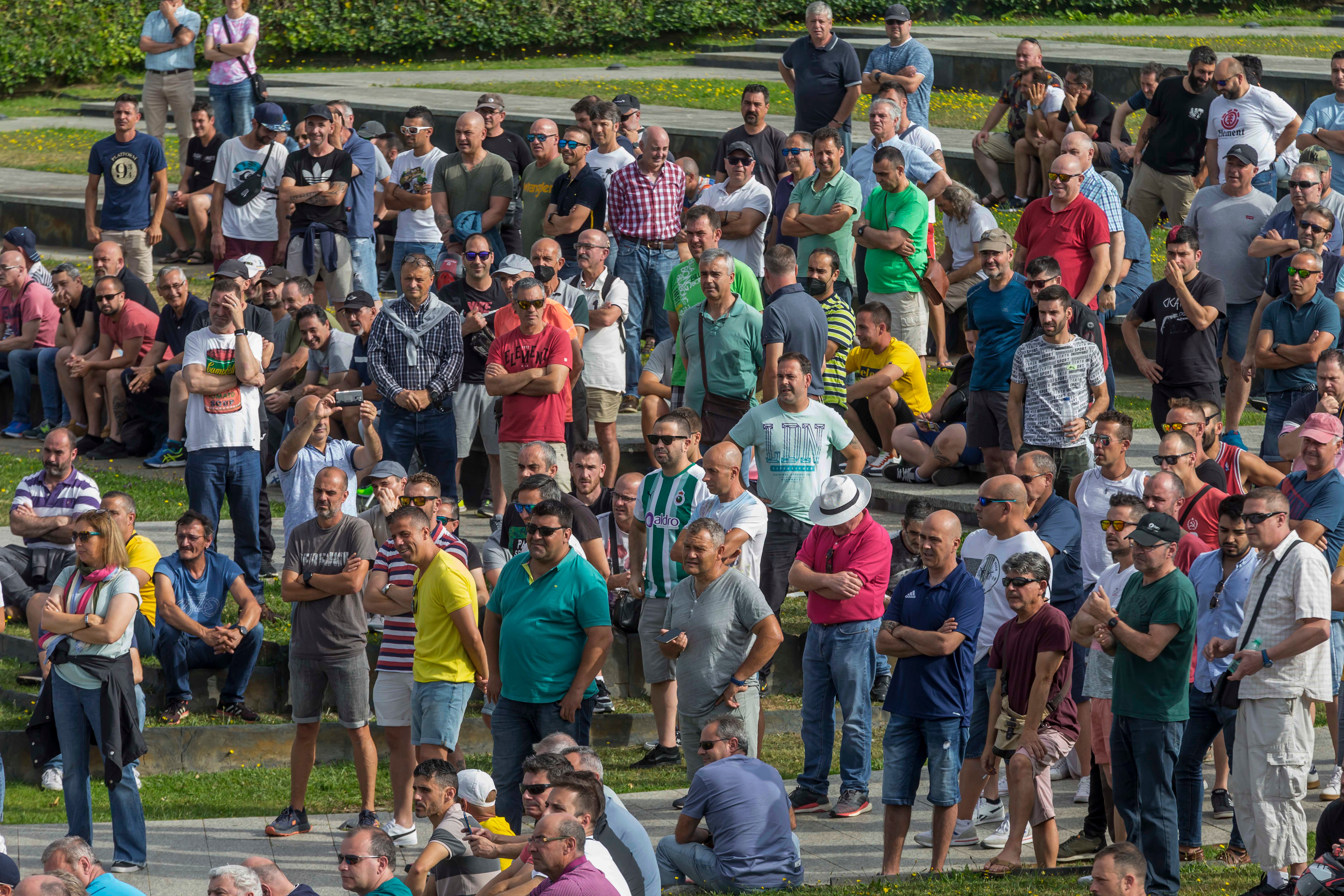 El parque de Las Llamas de Santander ha acogido este miércoles una multitudinaria asamblea de los trabajadores del metal en Cantabria en la decimocuarta jornada de huelga y horas antes de la manifestación de esta tarde (18.00 horas). 