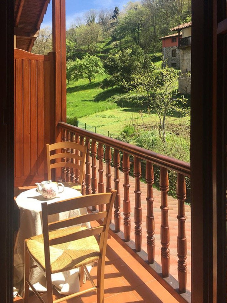 Alicia Hernández, más conocida en el sector de la moda como Ali Promesas, es la propietaria de Casa Bonita Potes, un lugar con encanto donde alojarse con vistas a los Picos de Europa