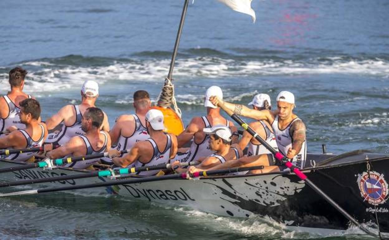 La tripulación de Pedreña, en una regata de esta nueva temporada. 