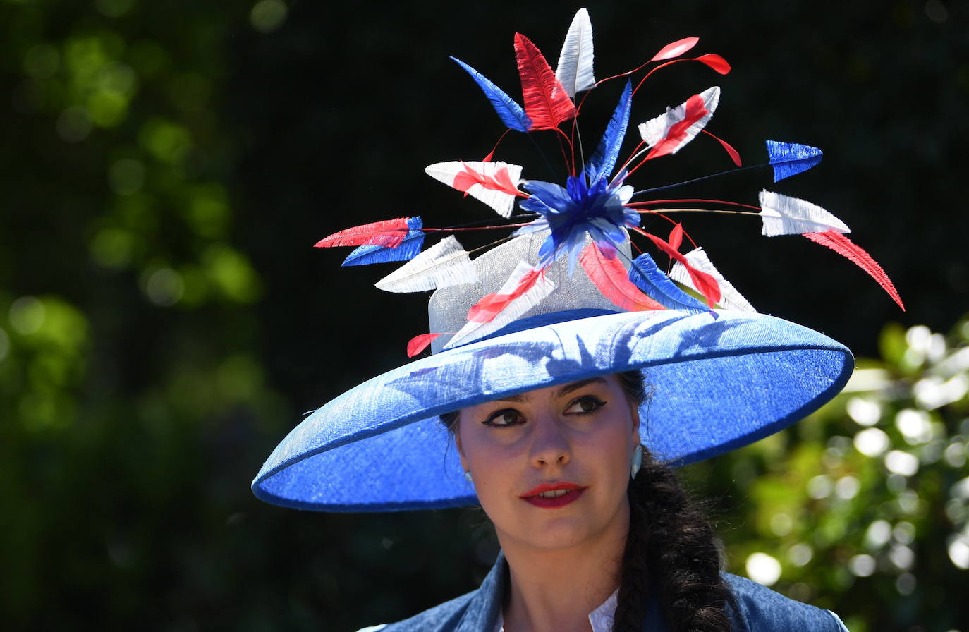 Las carreras de caballos más prestigiosas de Reino Unido han vuelto a convertirse en toda una pasarela de tocados de lo más originales