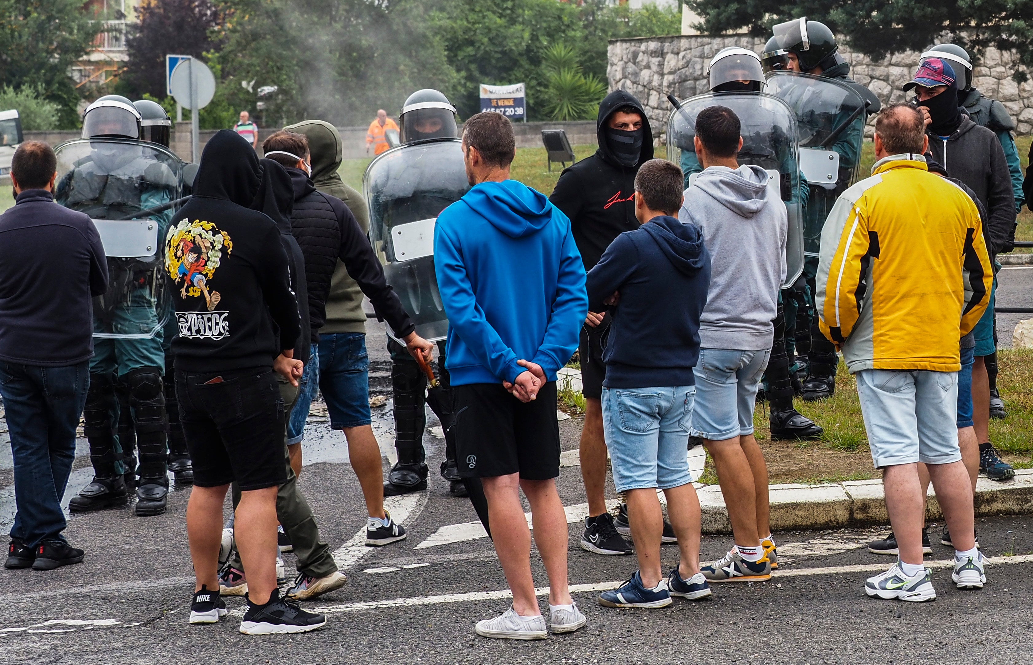 Trabajadores concentrados en los accesos del Polígono de Guarnizo.